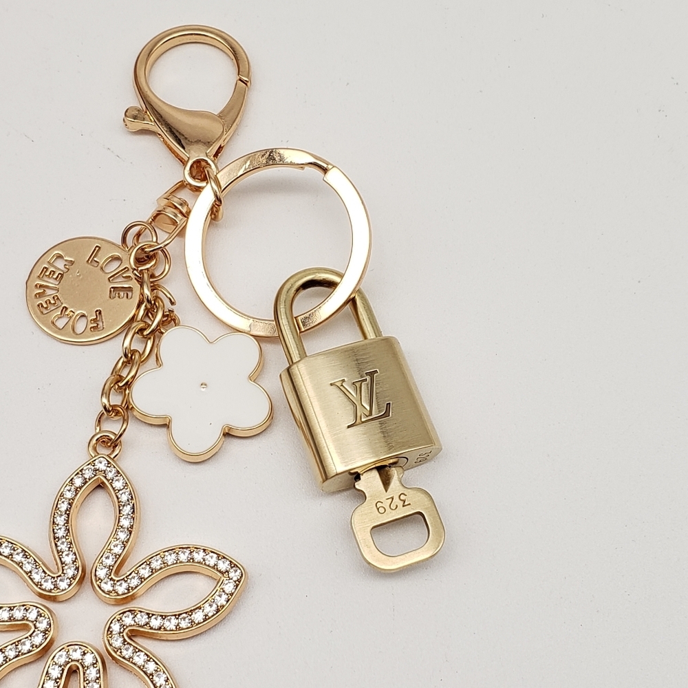 Authentic Louis Vuitton Gold Padlock W/ Unbranded Clover Flower Bag Charm 100525 - Picture 8 of 11